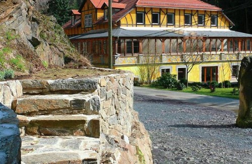 Grossschirma Villa | Wohnung in einer Villa mit Park in Großschirma