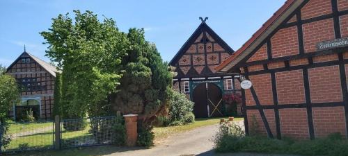 Jameln Apartment | Cozy Jameln Retreat with Garden, Grill & Family-Friendly Perks