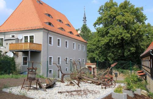 Maxen Apartment | Cozy Retreat in Maxen with Garden, Terrace & BBQ