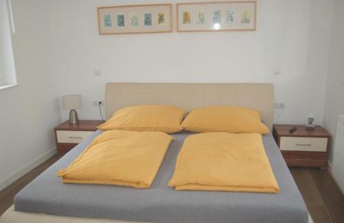 Meidling Apartment | Cozy City Apartment with Child-Friendly Amenities