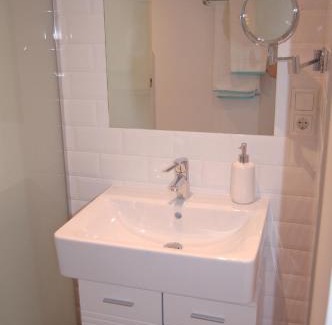 Meidling Apartment | Cozy City Apartment with Child-Friendly Amenities
