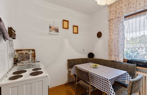 Sonnen Apartment | Forest Retreat in Sonnen Bayern with Pool & Pet-Friendly