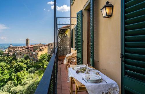 Massa Apartment | Cozy 5-Person Apartment in Beautiful Massa e Cozzile