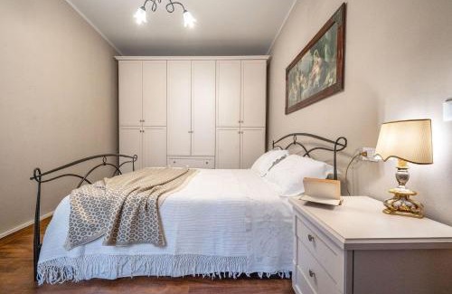 Massa Apartment | Cozy 5-Person Apartment in Beautiful Massa e Cozzile