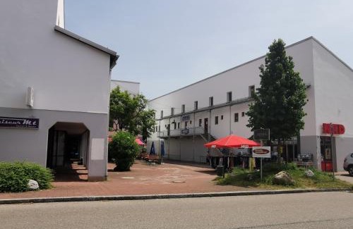 Neufahrn bei Freising Apartment | Comfortable Wohnung München: Family-Friendly with Dining Options