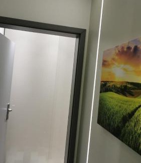 Neufahrn bei Freising Apartment | Comfortable Wohnung München: Family-Friendly with Dining Options