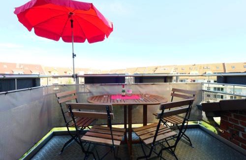 Andreasvorstadt Apartment | Elegant 3-Bedroom Apartment with Citadel Views