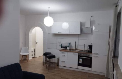 Lubbecke Apartment | Central Retreat for 4 with Kitchen & Family-Friendly Perks