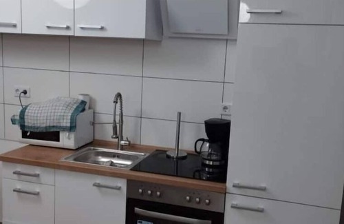 Lubbecke Apartment | Central Retreat for 4 with Kitchen & Family-Friendly Perks
