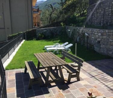 Castelletto Apartment | Beautiful Casa Mary Wohnung with Balcony & Lake View