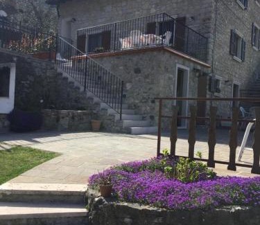 Castelletto Apartment | Beautiful Casa Mary Wohnung with Balcony & Lake View