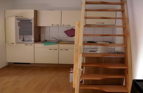 Bad Urach Apartment | Cozy Wohnung Schlossblick: Ideal for Couples with Kitchen