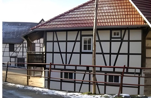 Bad Urach Apartment | Cozy Wohnung Schlossblick: Ideal for Couples with Kitchen