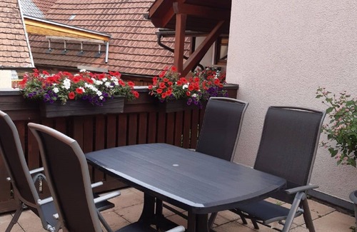 Rottingen Apartment | Cozy Wohnung Schwarzriesling with Balcony & Breakfast