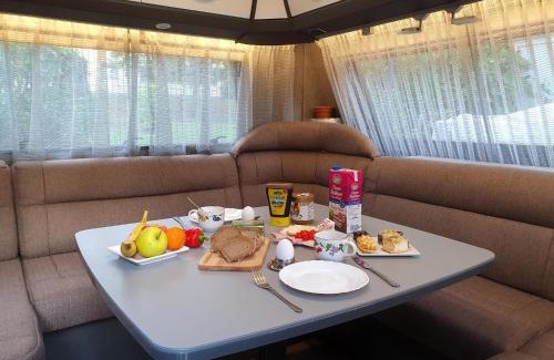 Lossatal Apartment | Cozy Family Retreat at Wohnwagen am Rittergut Dornreichenbach