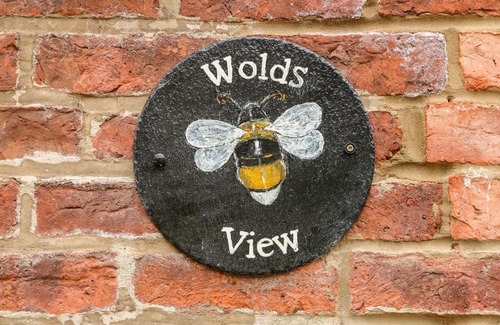 Louth House | Wold's View: Pet-Friendly Retreat with Great Guest Ratings