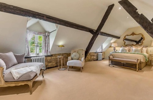 Chipping Campden House | Discover Wolds End House: Pet-Friendly 4-Star Retreat