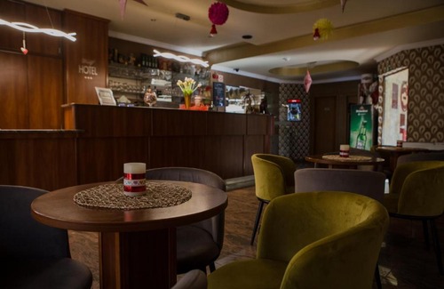Sarvar Hotel | Welcoming Wolf Hotel: Pet-Friendly Stays with Breakfast