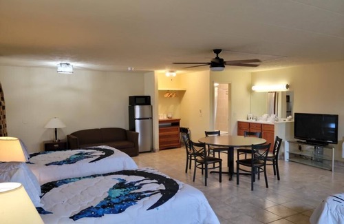 Sandusky South Hotel | Comfortable Stay at Wolf Inn Hotel with Pool & Restaurant