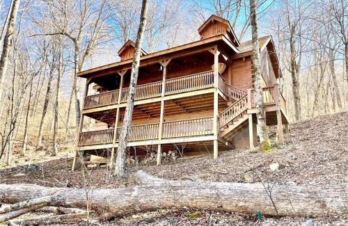 Wolf Laurel House | Bees Knees Hotel - Family-Friendly Retreat with Pool Access