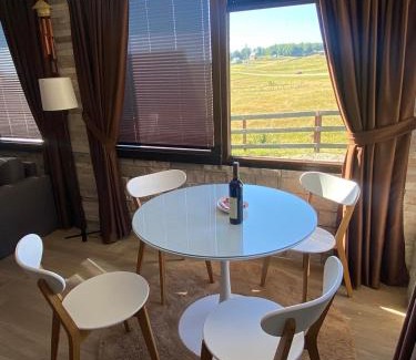Virak Apartment | Cozy Oceanfront Retreat at Wolf Pit with Spa Amenities