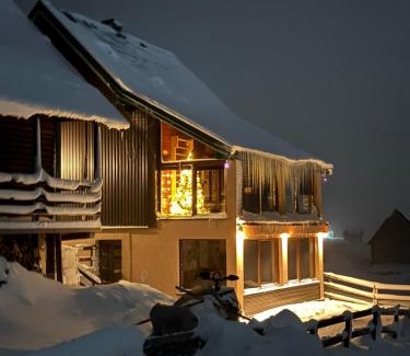Virak Apartment | Cozy Oceanfront Retreat at Wolf Pit with Spa Amenities