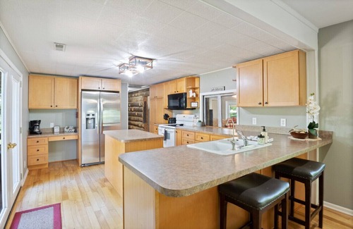 Camdenton House | Experience Wolf Point Lodge: Historic Cabin with Lake Views