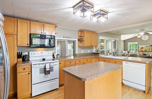 Camdenton House | Experience Wolf Point Lodge: Historic Cabin with Lake Views