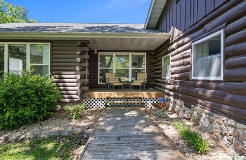Camdenton House | Experience Wolf Point Lodge: Historic Cabin with Lake Views