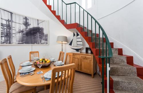 The Lizard House | Discover Wolf Rock: Your Gateway to Memorable Stays