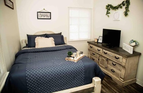 Amarillo House | Wolflin Hideaway: Pet-Friendly Retreat near I-40
