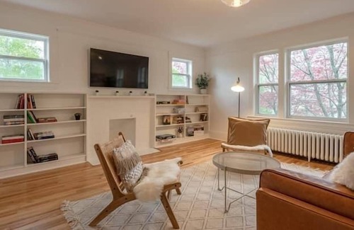 Wolfville House | Wolfville Downtown near Acadia - Modern Suite with Parking