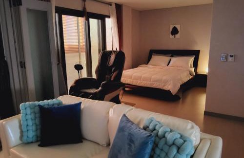 Gujwa House | Oceanfront Bliss at Woljeong Comfort Stay - Rated 10/10