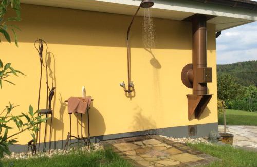 Arnsberg Apartment | Discover Wollmeiner's Lodge: Oceanfront Retreat with Pets