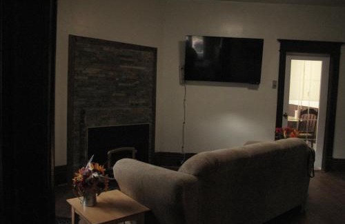 Winnipeg Apartment | Discover Wolseley: Your City Center Sanctuary Awaits!