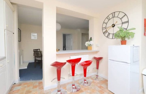 Oxford House | Comfortable Stay at Wolsey Road, Oxford - Family & Pet Friendly