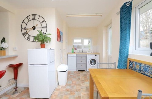 Oxford House | Comfortable Stay at Wolsey Road, Oxford - Family & Pet Friendly