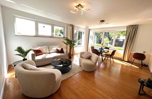 Sint-Lambrechts-Woluwe Apartment | Discover L&Y Suite: Family-Friendly Stay with Top Ratings