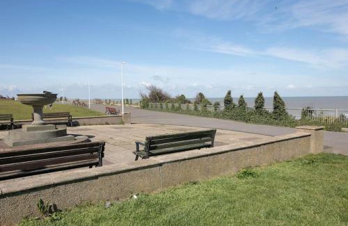 Cliftonville Apartment | Wolverdene: Ground Floor Flat with Garden & Pet-Friendly