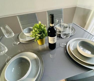 Wolverhampton House | Spacious 3-Bedroom House in Wolverhampton - Guest Rated 9.9
