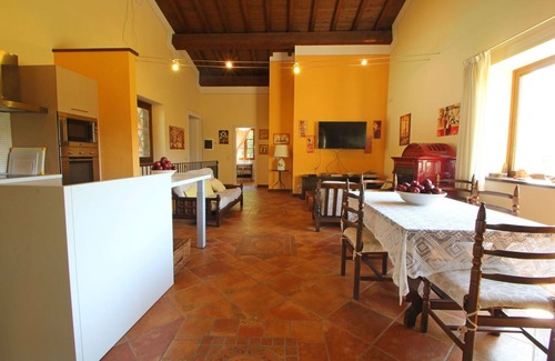 Castelnuovo di Garfagnana Villa | Private Villa for 10 with Pool, WIFI & Terrace Access