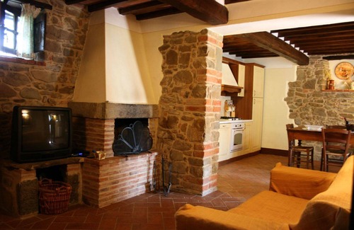 Civitella in Val di Chiana Villa | Private Villa Near Arezzo with Pool, Pets Welcome & WiFi