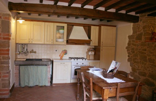 Civitella in Val di Chiana Villa | Private Villa Near Arezzo with Pool, Pets Welcome & WiFi