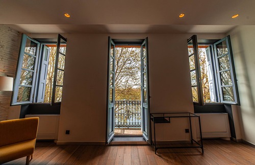 Toulouse Apartment | Cozy Wonder Appart' 403 with River Views and Family Amenities