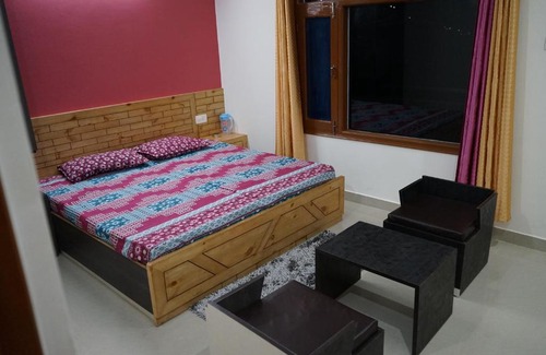 Shimla House | Top-Rated Wonder Hill Homestay in Shimla with Breakfast
