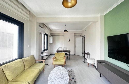 Galata Apartment | Experience Wonder Karaköy: 4-Star Sea View Retreat