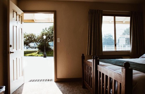 Sanger Resort | Discover Wonder Valley Ranch Resort with Ocean View & Pool