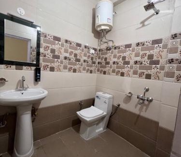 Shimla Bed & Breakfast | Exceptional Stay at Wonder View - Pet and Child Friendly