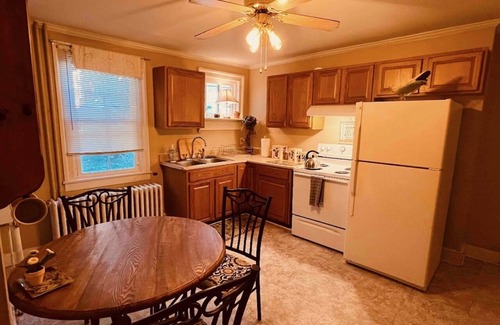 Winchester Apartment | Vintage Duplex Getaway Steps from Handley Library