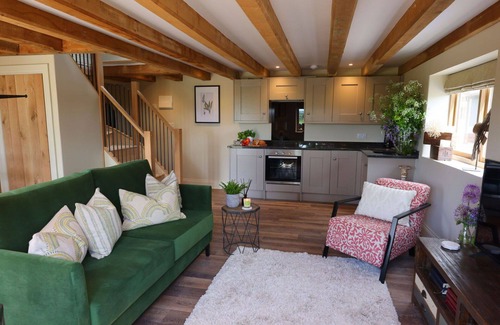 Quedgeley House | Wonderful villa for 2 guests with WIFI, terrace, pets allowed and parking